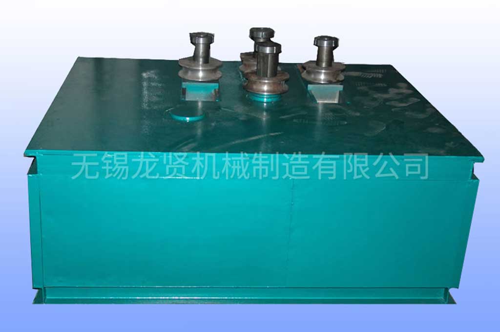 操作員在操作多功能彎管機(jī)應(yīng)注意哪些事項(xiàng)？