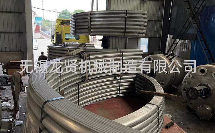 封頭上半管碰見接管怎么繞？